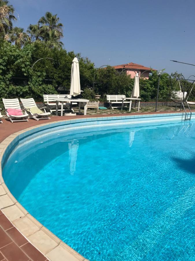 Villa Con Piscina 马斯卡卢恰 外观 照片